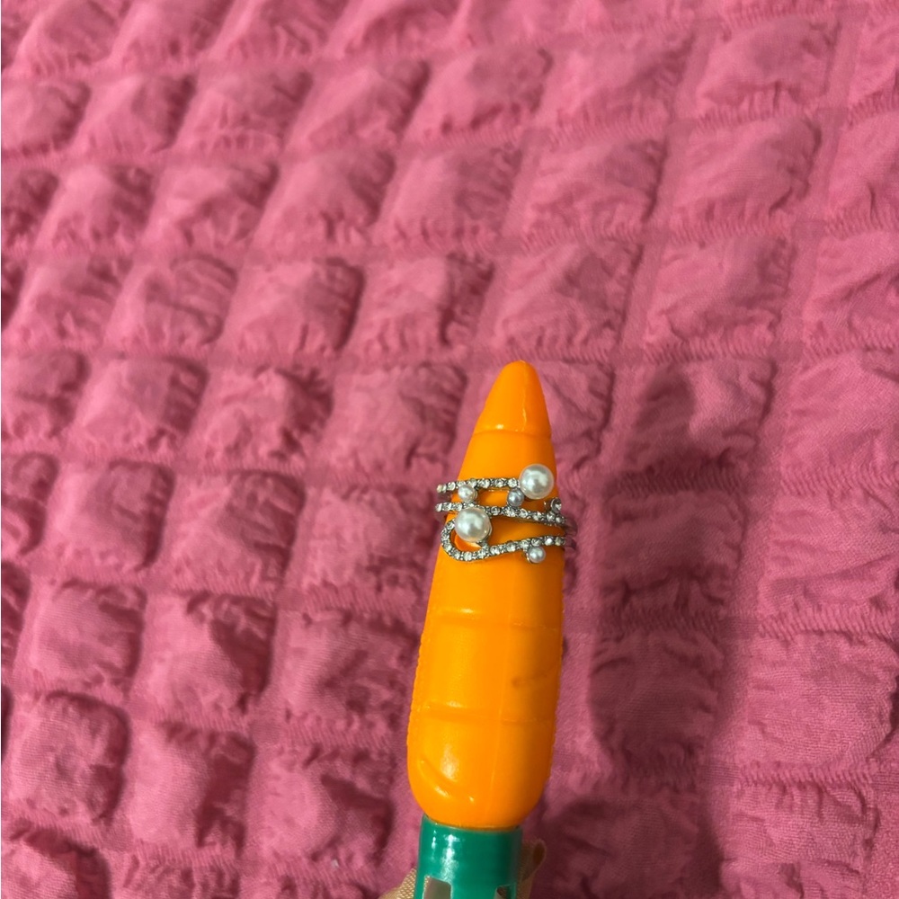 Pearl and Rhinestone Rings - Picture 7 of 9